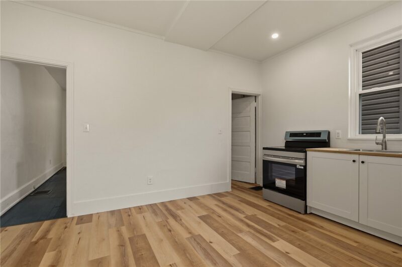 545 Frayne St — photo 8