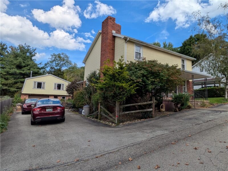 62 Cloverdale — photo 2