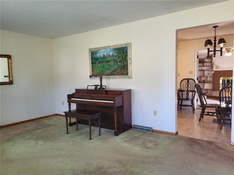 18 Joanne Dr — photo 3