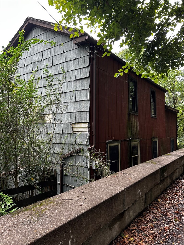 303 Attica St — photo 8