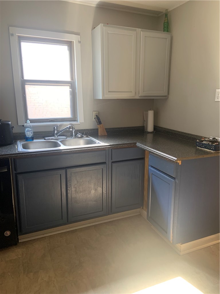 829 11th Ave — photo 2