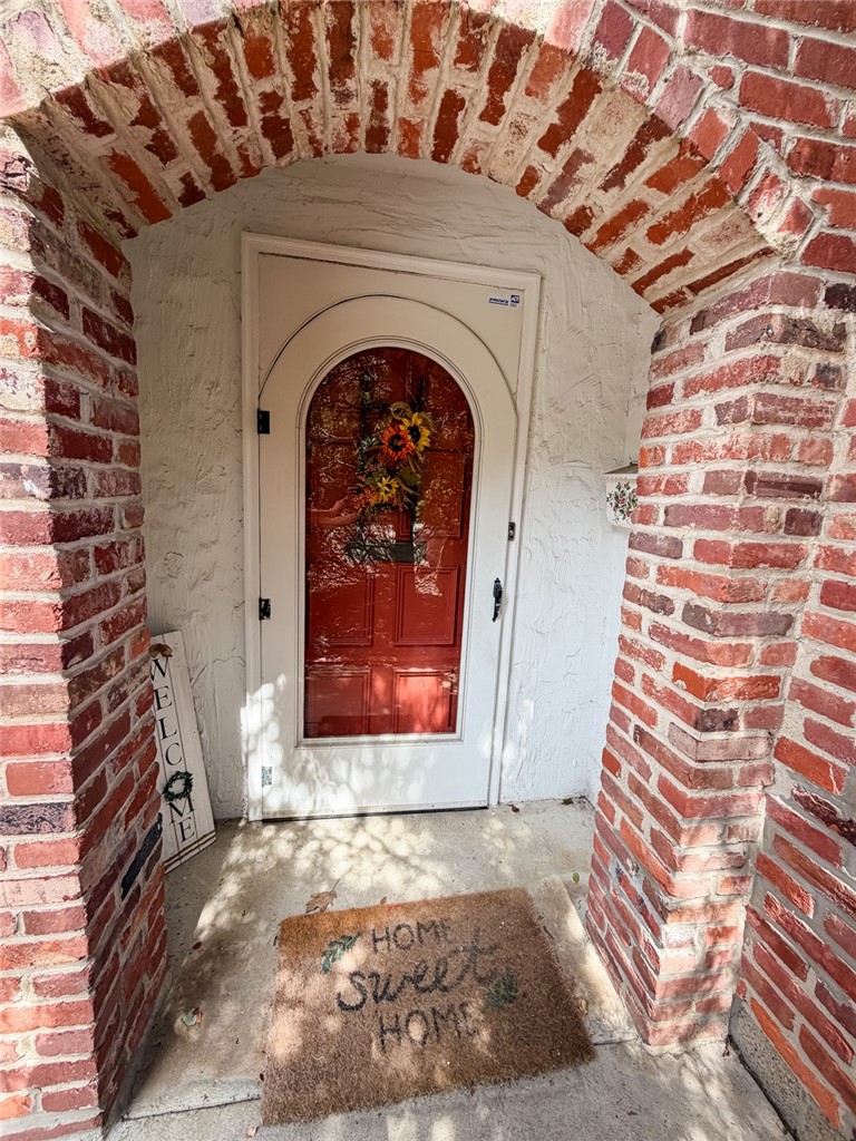608 Maplewood Ct — photo 2