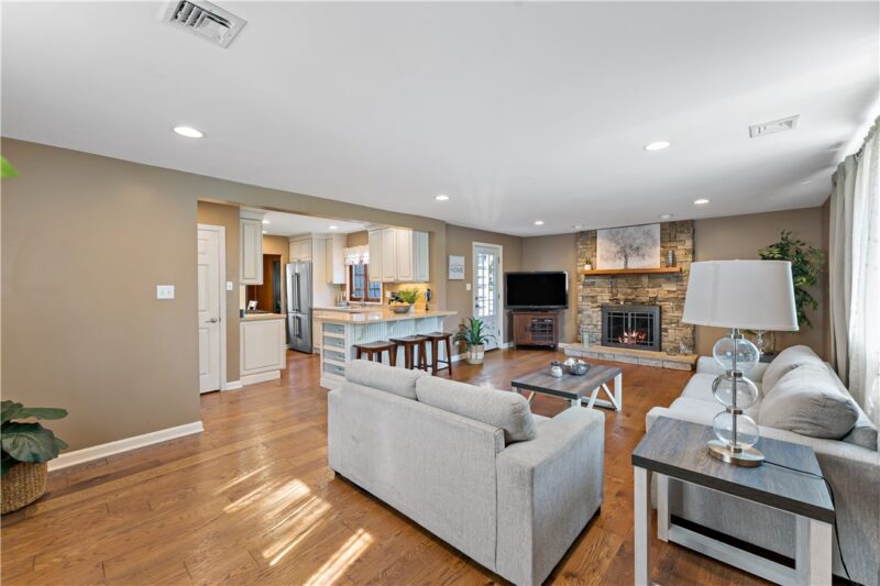 2511 FIFE DRIVE — photo 3