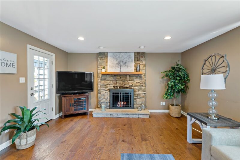 2511 FIFE DRIVE — photo 4