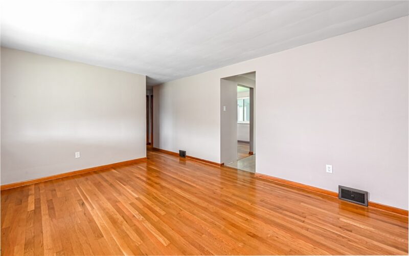 143 Connie Dr — photo 3