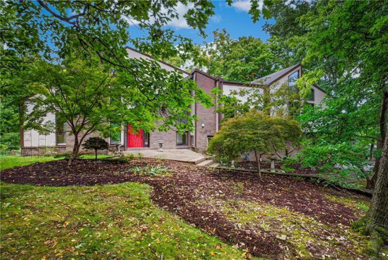 142 Riding Trail Ln — photo 2