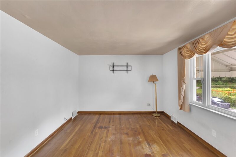2831 Sageman Ave — photo 2