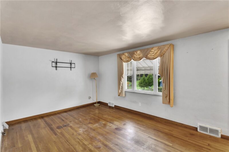 2831 Sageman Ave — photo 3