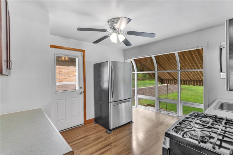2831 Sageman Ave — photo 8
