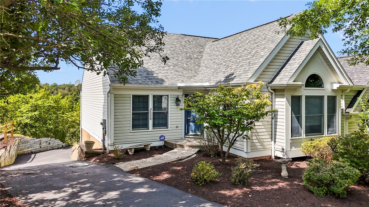 1272 Meadowbrook Dr. — photo 1