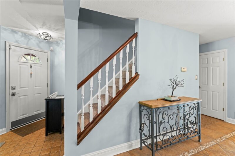 1272 Meadowbrook Dr. — photo 2