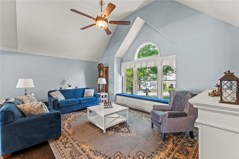 1272 Meadowbrook Dr. — photo 3