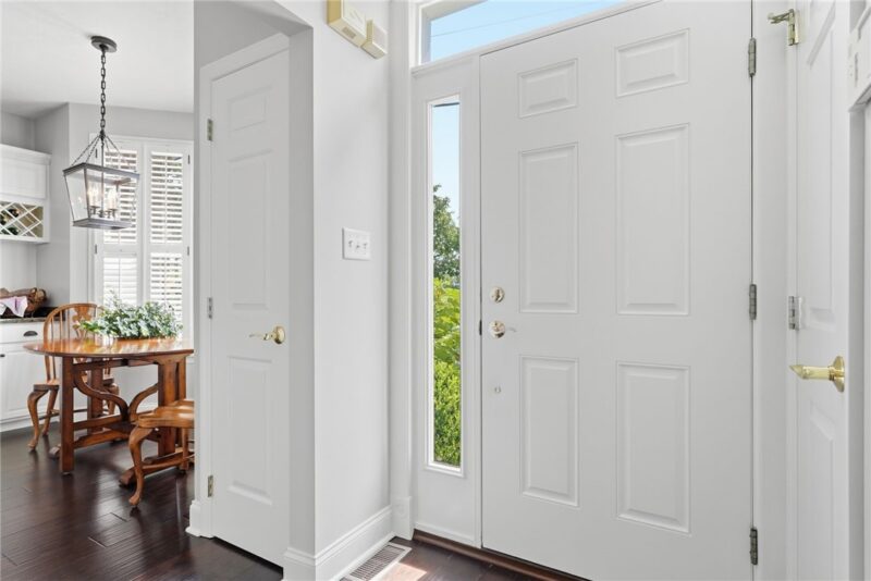 2372 Hilltop Rd — photo 3