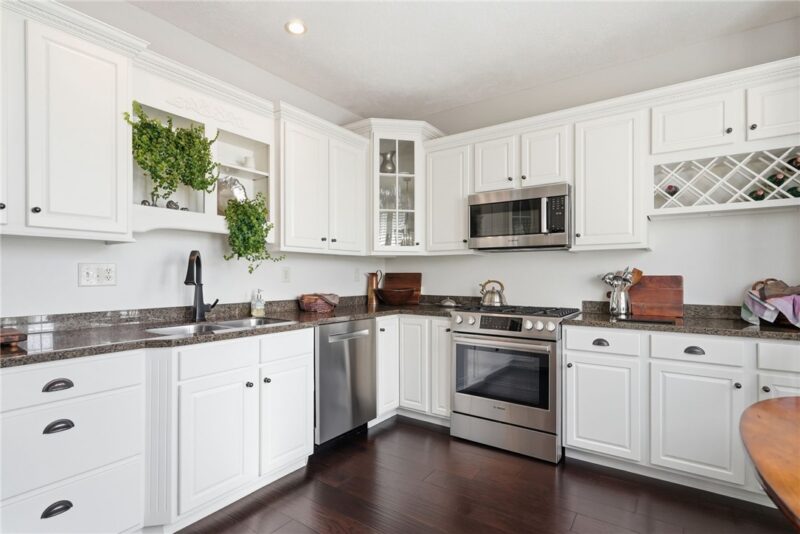 2372 Hilltop Rd — photo 8