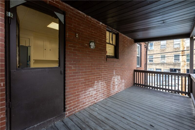 650 Ardmore Blvd — photo 3