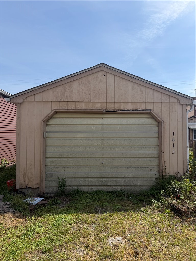 1613 4th Ave — photo 3
