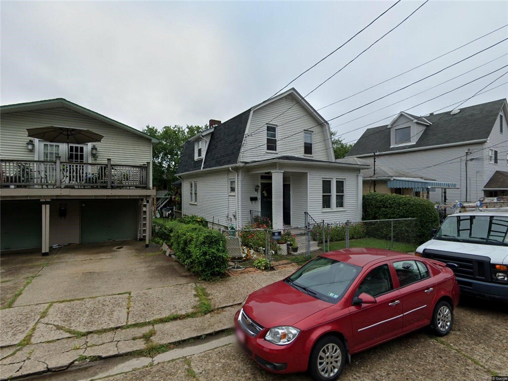911 Lenz Ave — photo 1