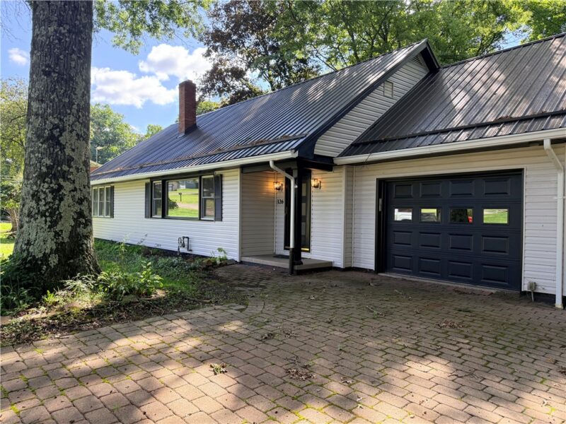 326 Frazier Dr — photo 2