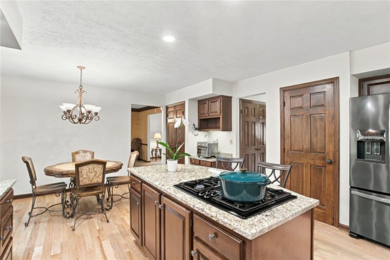 1213 Country Oak Dr — photo 8