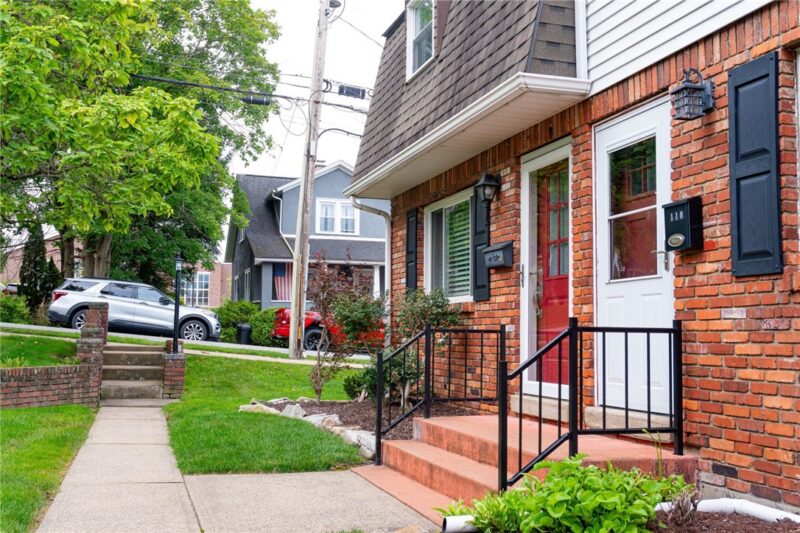 112 W Vincent