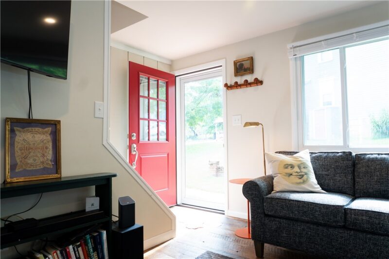 112 W Vincent — photo 8
