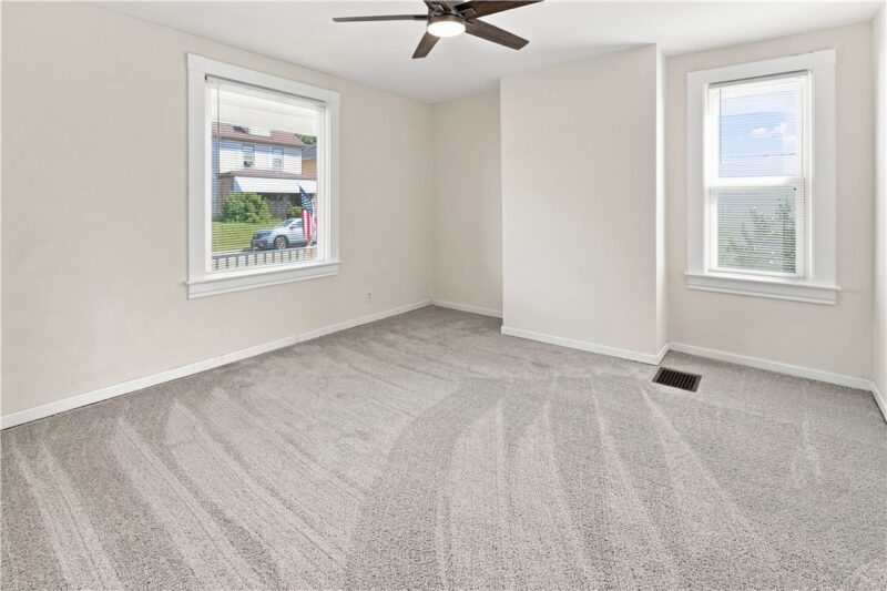 906 Summit St — photo 4