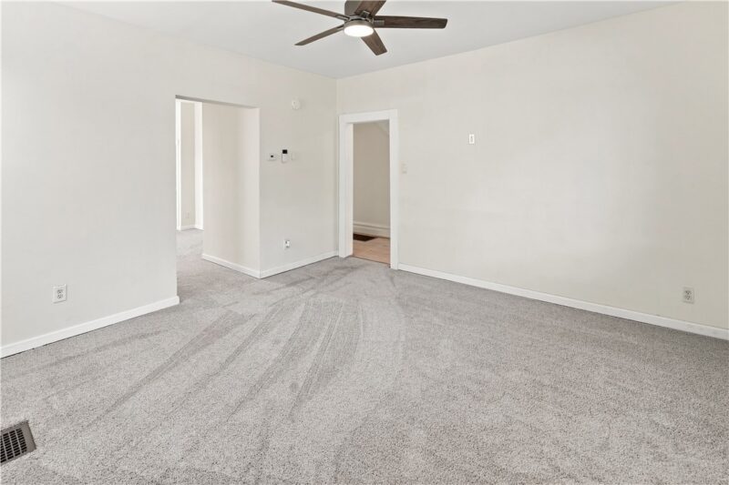 906 Summit St — photo 5