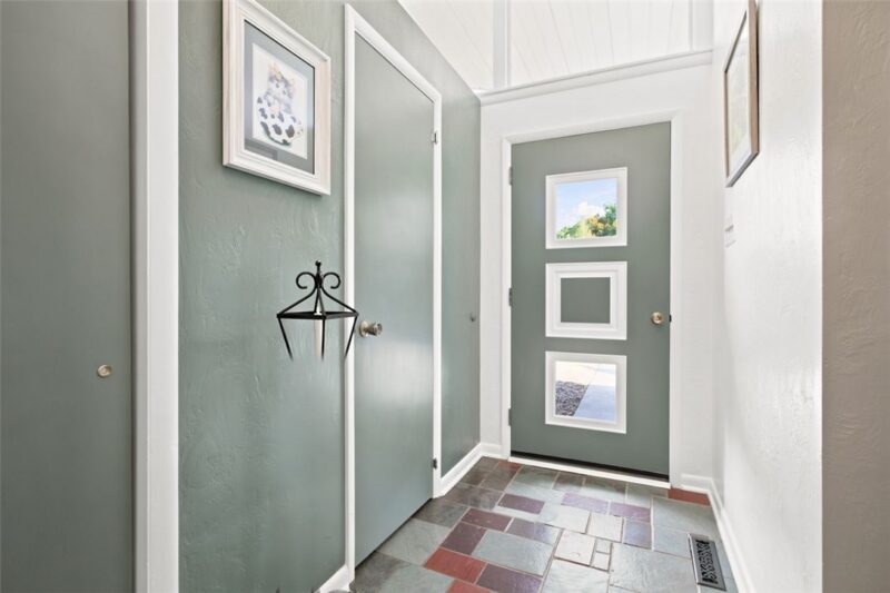 116 Meadowvue Dr — photo 2