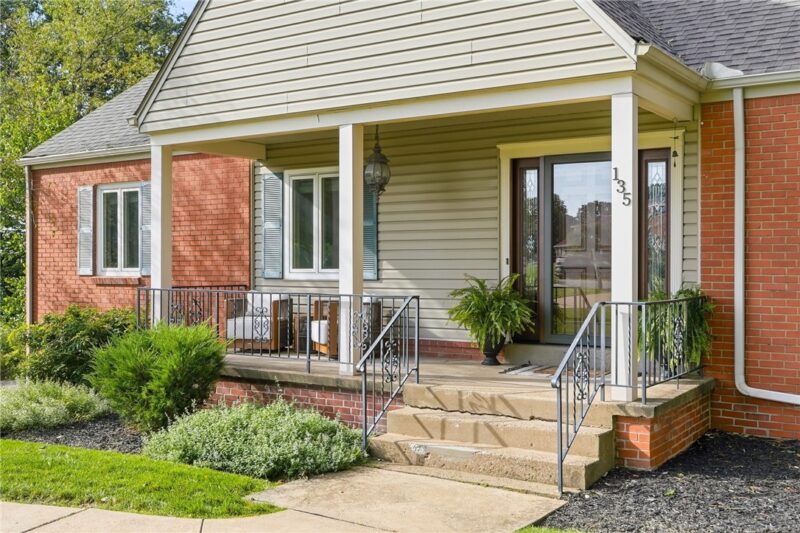 135 Derwent Drive — photo 3