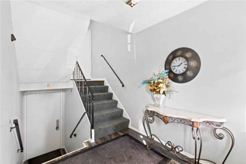 957 Wood Hollow D — photo 2