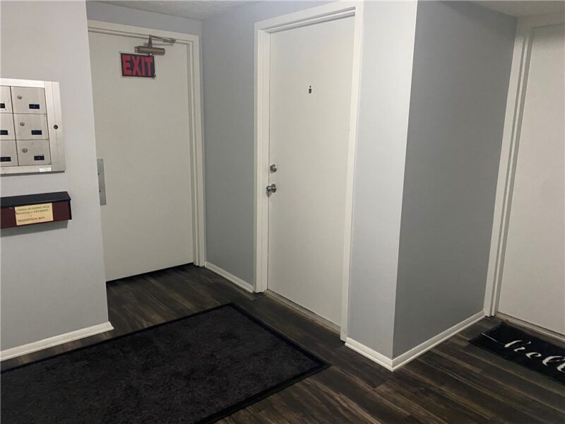 957 Wood Hollow D — photo 3