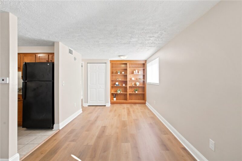 957 Wood Hollow D — photo 8