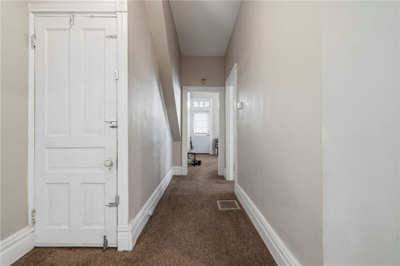 5746 Howe St — photo 3