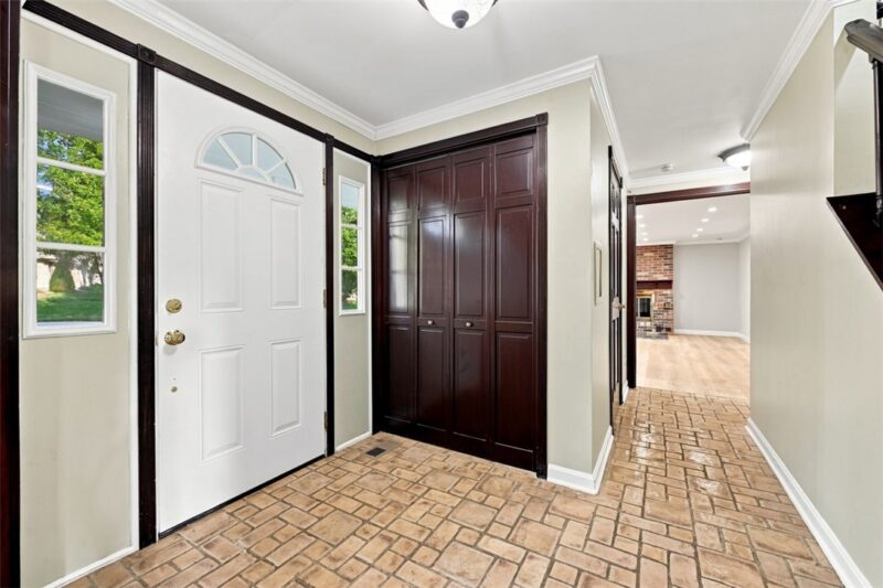 112 Marshall Drive — photo 2
