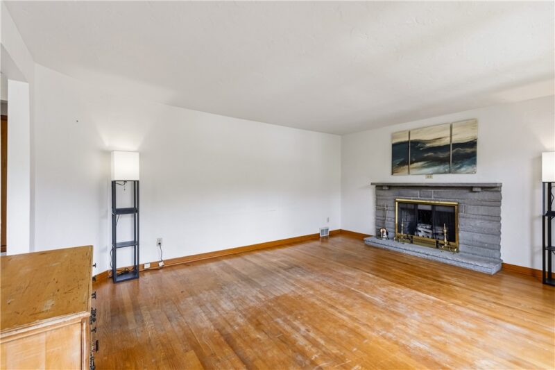 2459 South Park Rd — photo 2