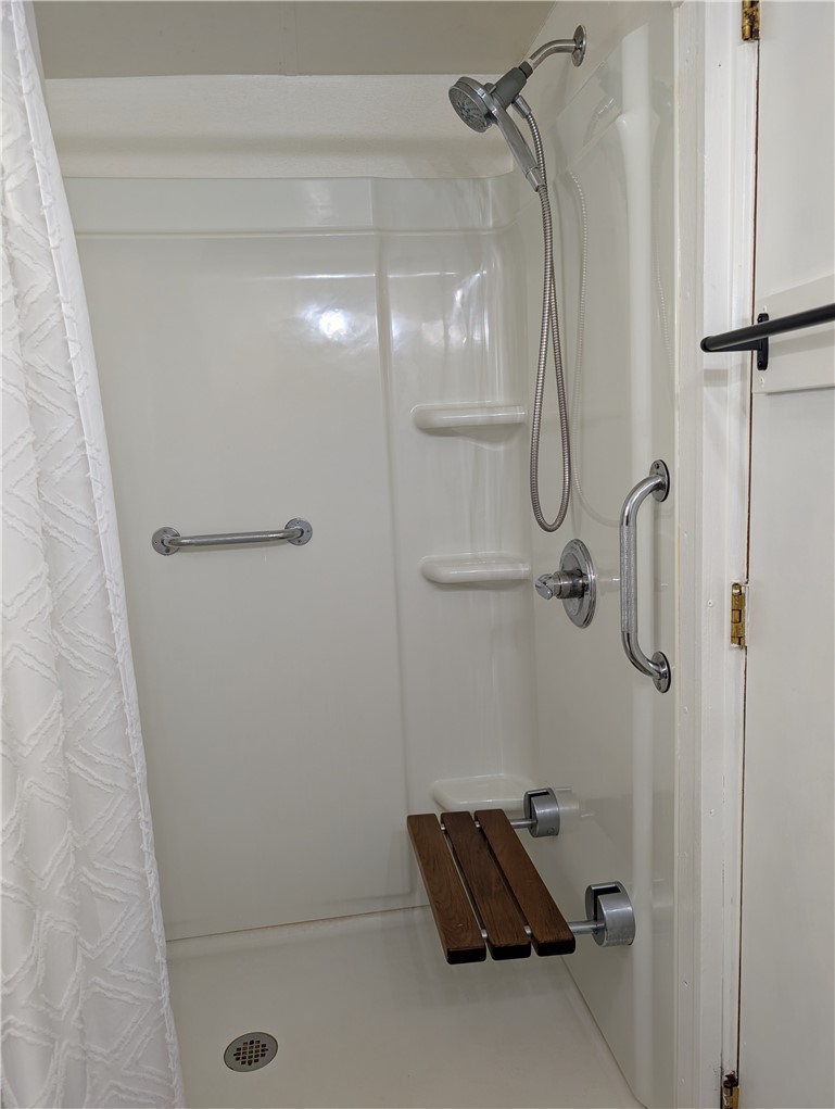 424 Scottdale Ave — photo 8