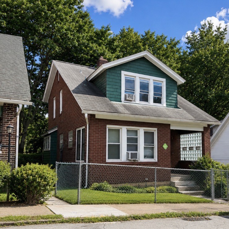 1348 Woodlawn Ave — photo 1