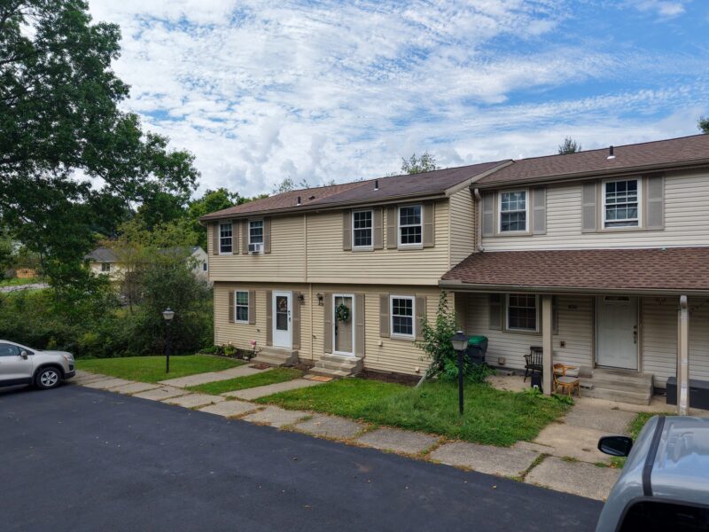 408 Parkwood DRIVE — photo 2