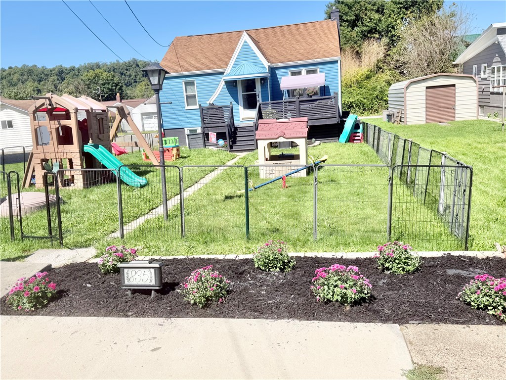 835 Graham St — photo 1