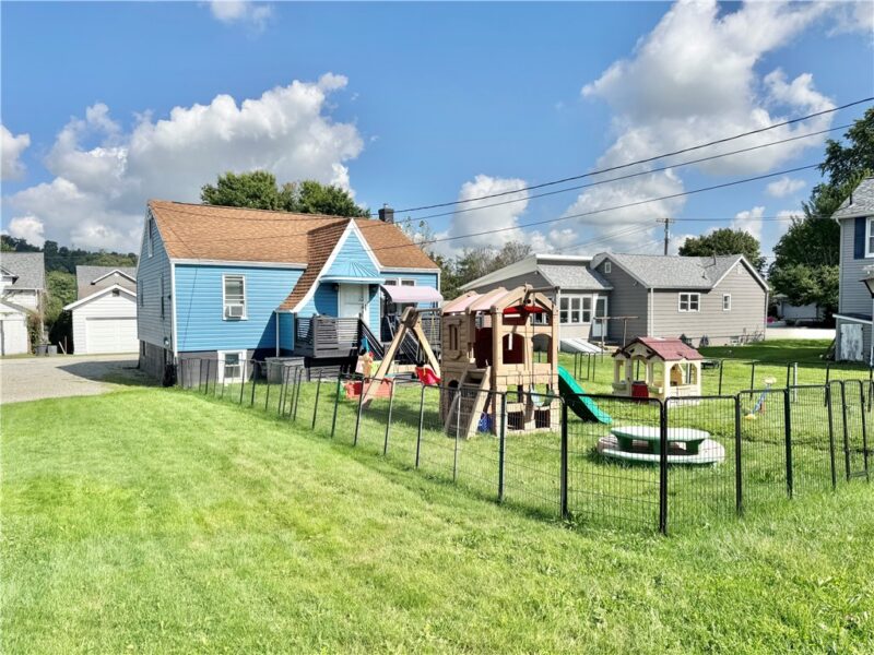 835 Graham St — photo 3