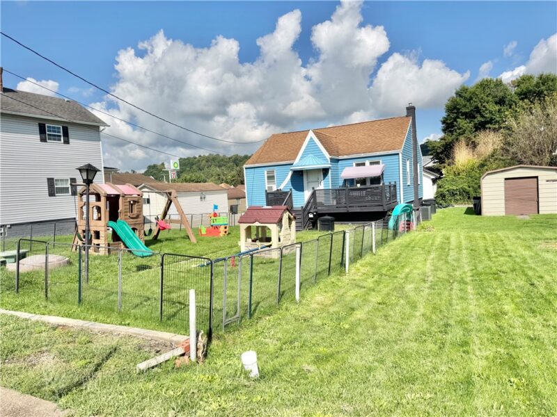 835 Graham St — photo 4