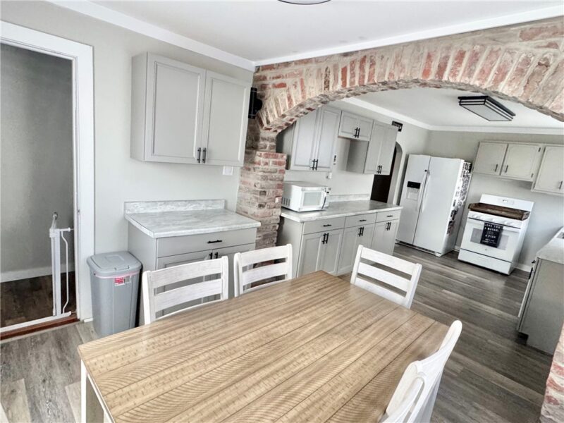 835 Graham St — photo 8