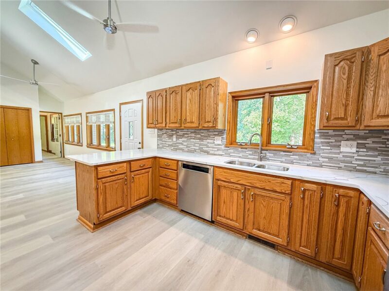 102 Rittswood Dr — photo 2