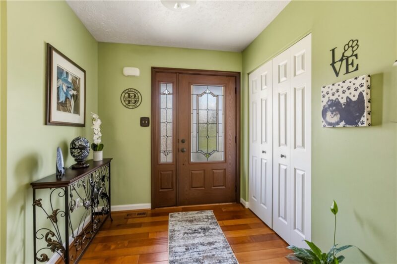 103 Oakbrook Cir — photo 4