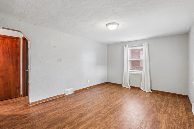 905 Howden St — photo 7