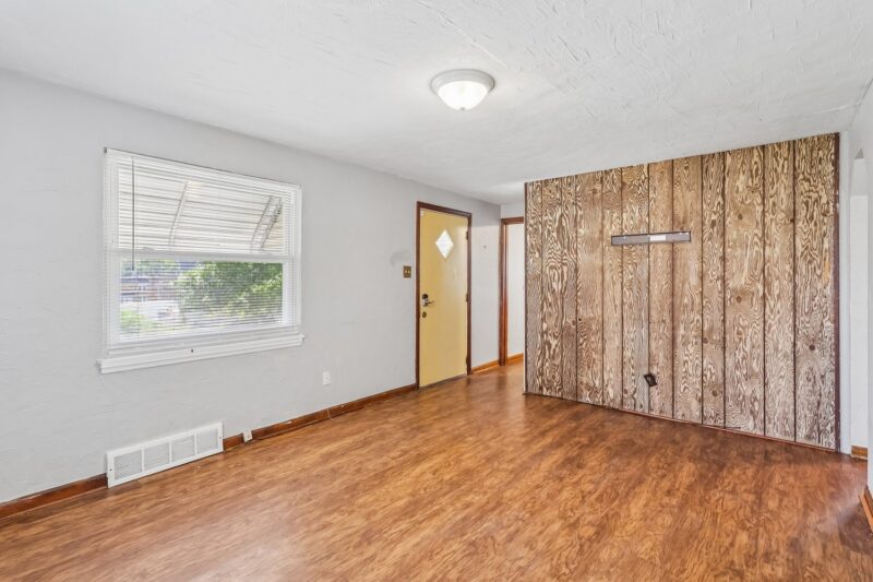 905 Howden St — photo 8