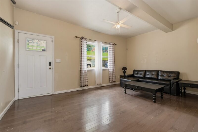2323 Sierra St. — photo 3