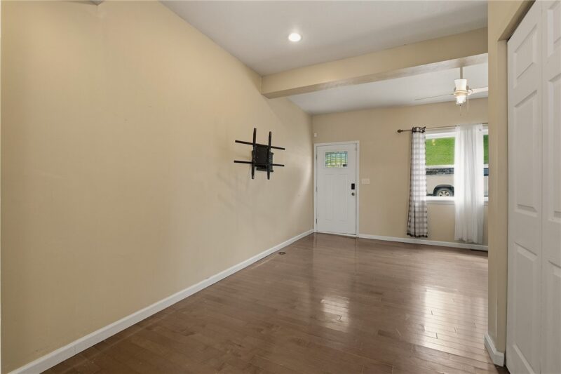 2323 Sierra St. — photo 5