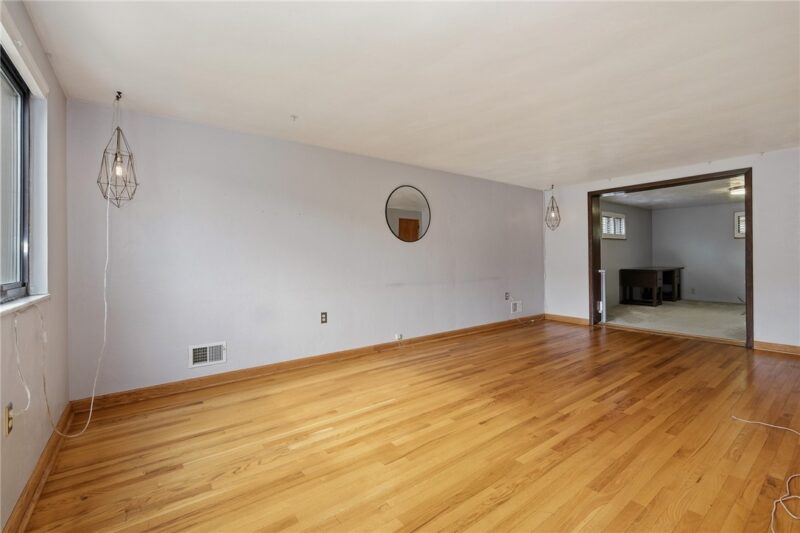 2724 Dwight Ave — photo 2
