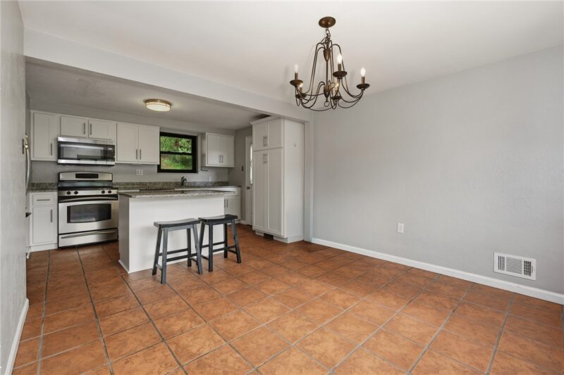 2724 Dwight Ave — photo 5